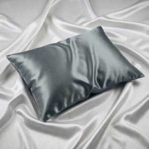 Lysegrå silkepudebetræk