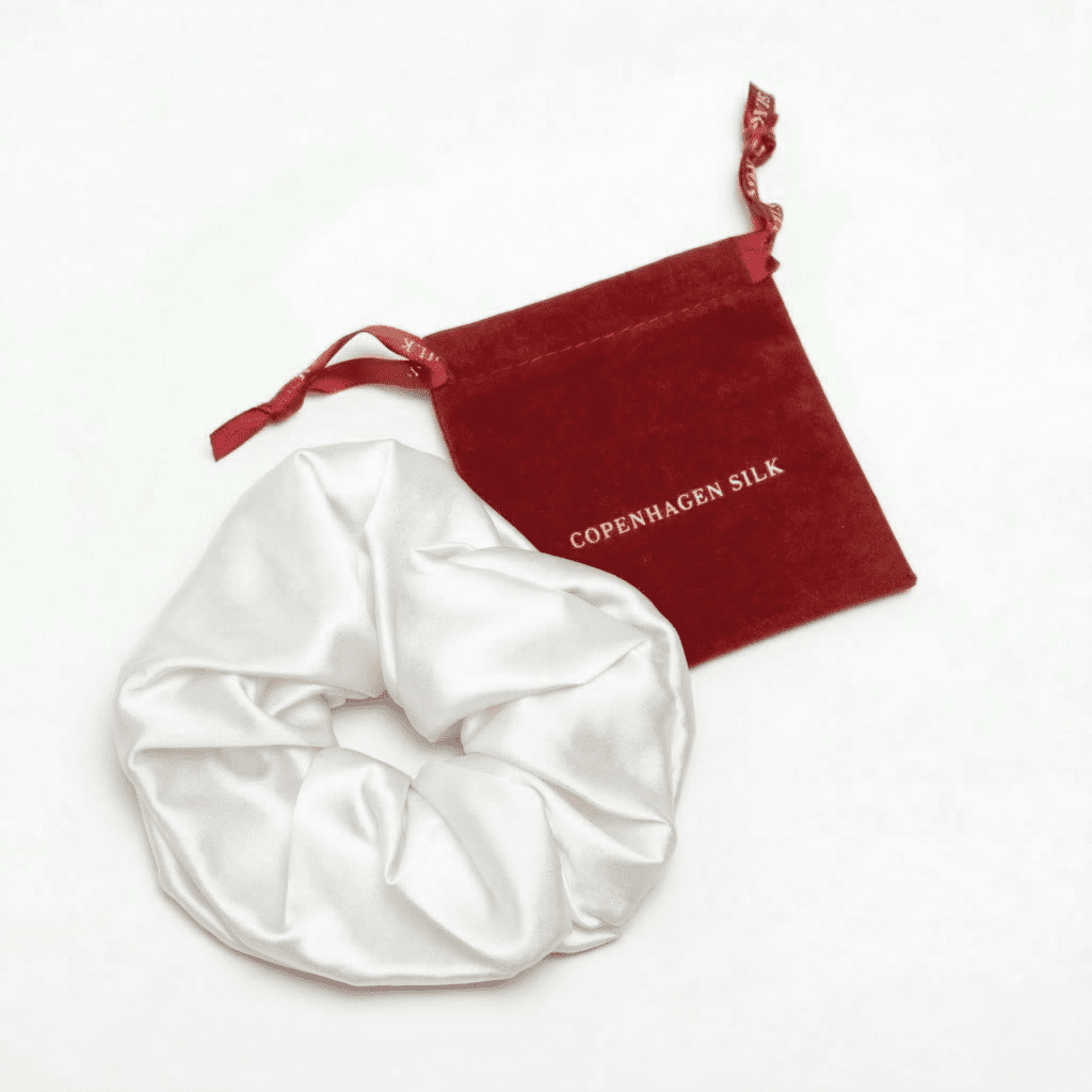 Stor hvid silkescrunchie