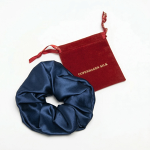 Stor navy blå silkescrunchie