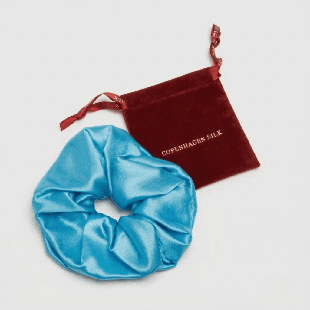Stor blå silkescrunchie