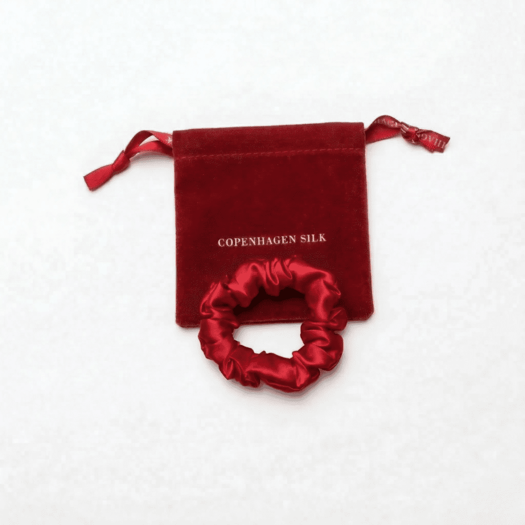 Lille rød silkescrunchie
