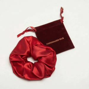 Stor rød silkescrunchie