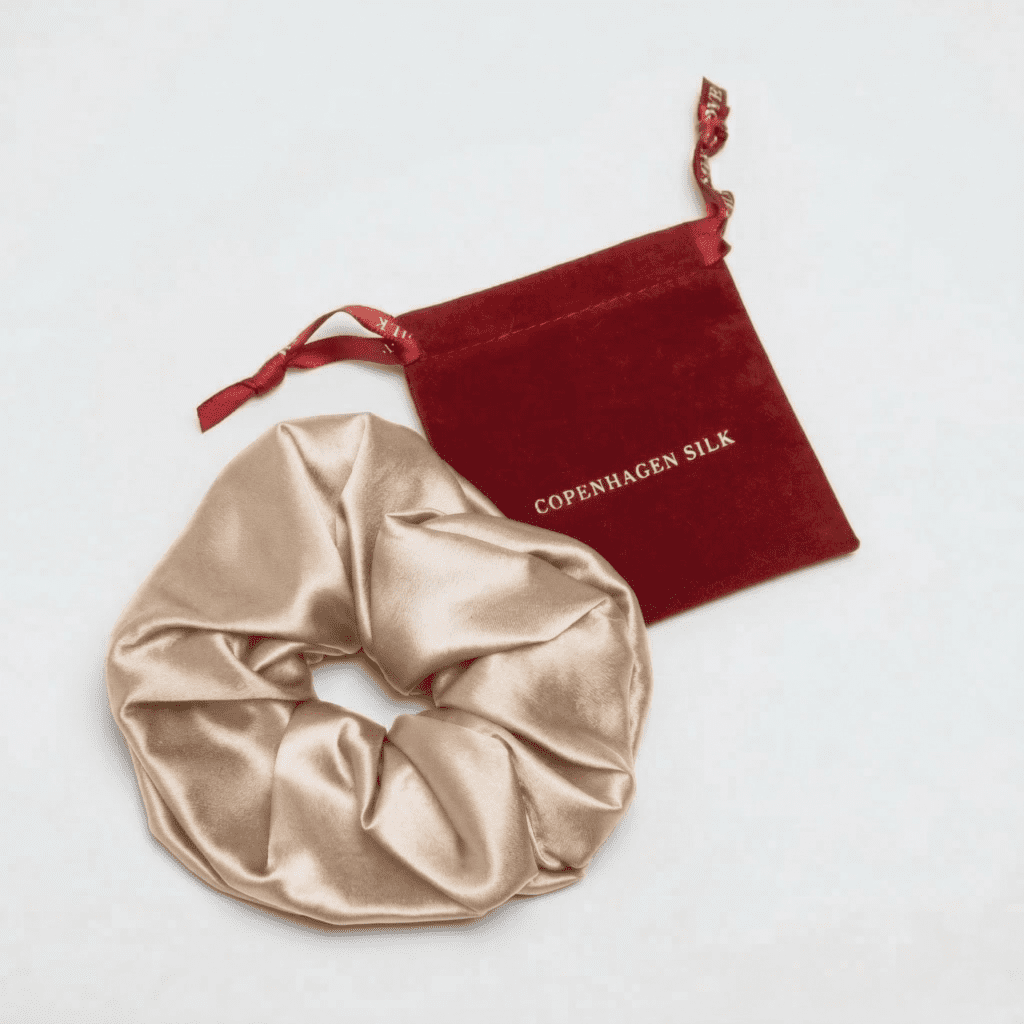 Stor beige silkescrunchie